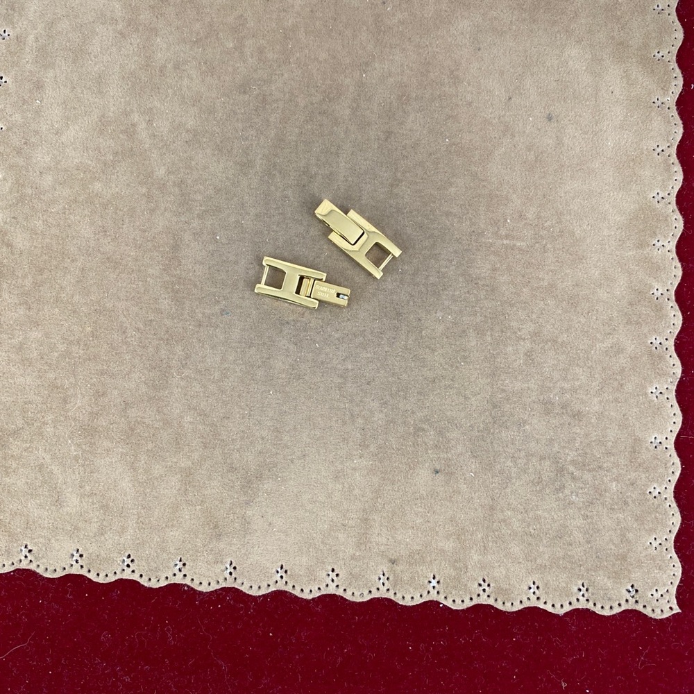 Increase the length of your Watch with a watch link extender 4mm